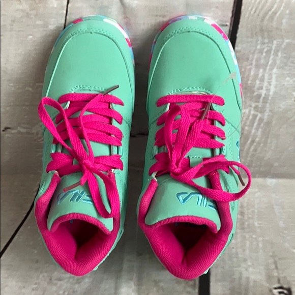 FILA girls high top sneakers in size 2.5 NWOT - Picture 9 of 16